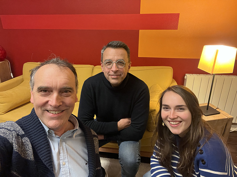 Guillaume et Astrid, associés de l'agence Mirage aux côtés de l'artiste Benoît Dutour
